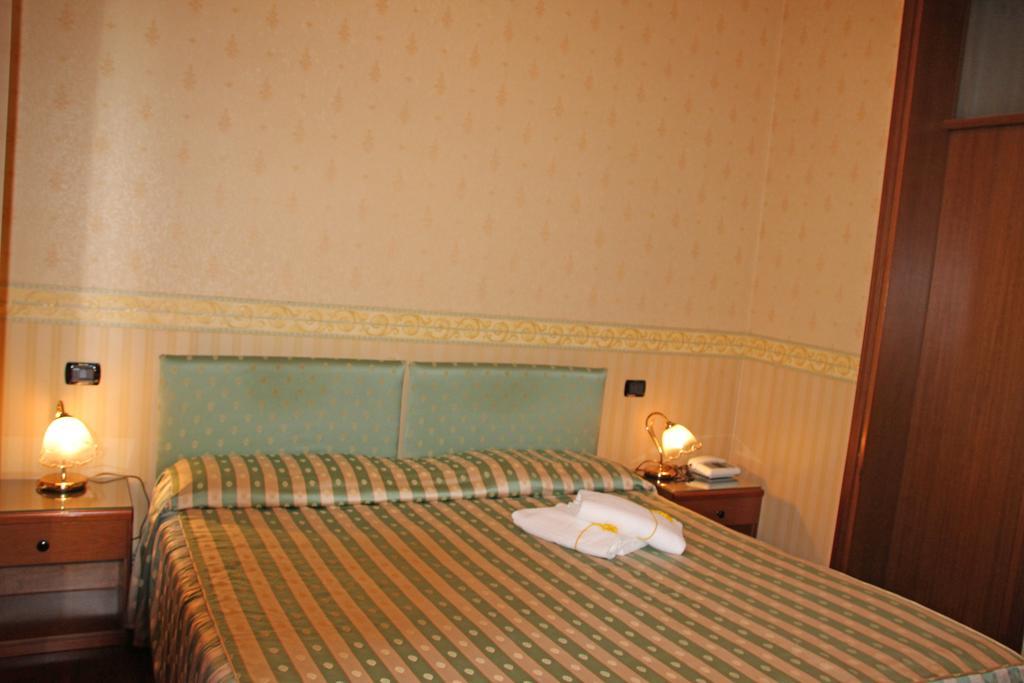 Albergo Ristorante Leon D'Oro Новента ди Пиаве Екстериор снимка