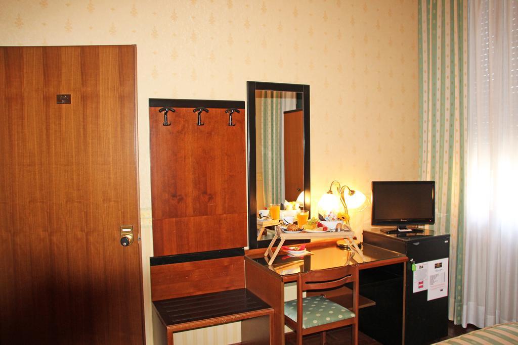 Albergo Ristorante Leon D'Oro Новента ди Пиаве Екстериор снимка