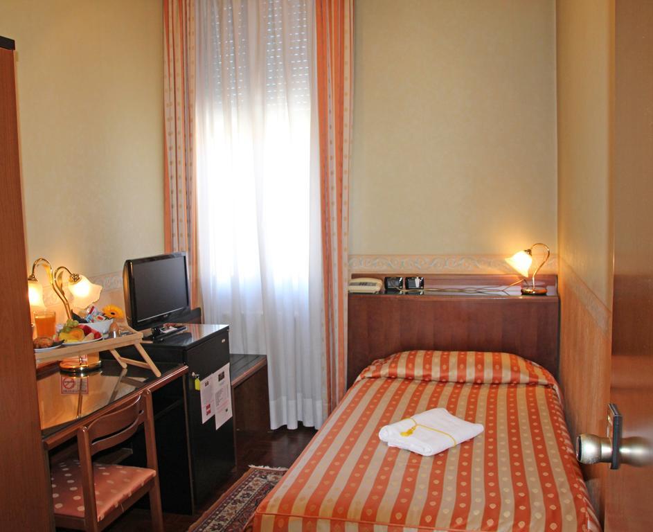 Albergo Ristorante Leon D'Oro Новента ди Пиаве Екстериор снимка
