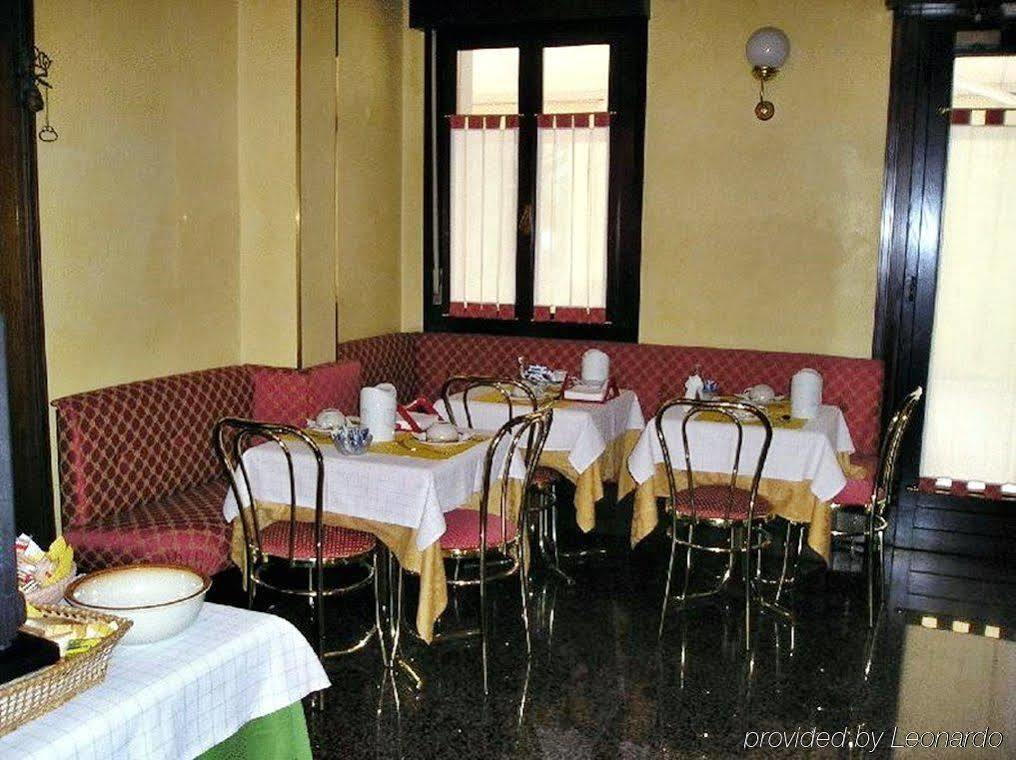 Albergo Ristorante Leon D'Oro Новента ди Пиаве Екстериор снимка