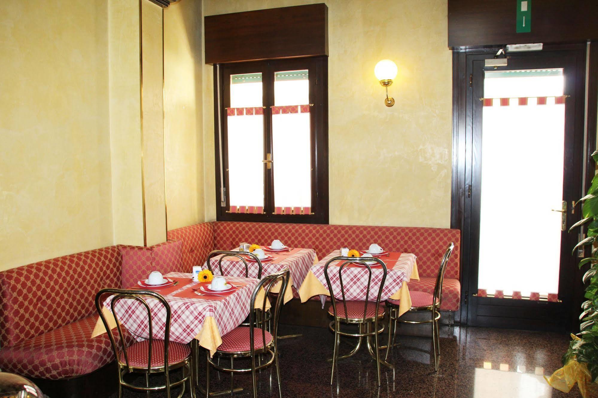Albergo Ristorante Leon D'Oro Новента ди Пиаве Екстериор снимка
